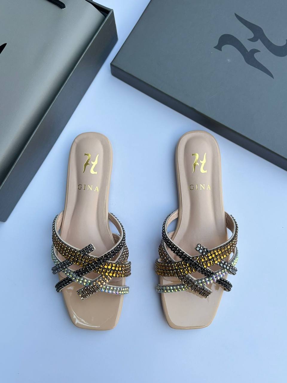 Gina 
100 dhs✅
Size 36-42

Zain55
♥️♥️♥️