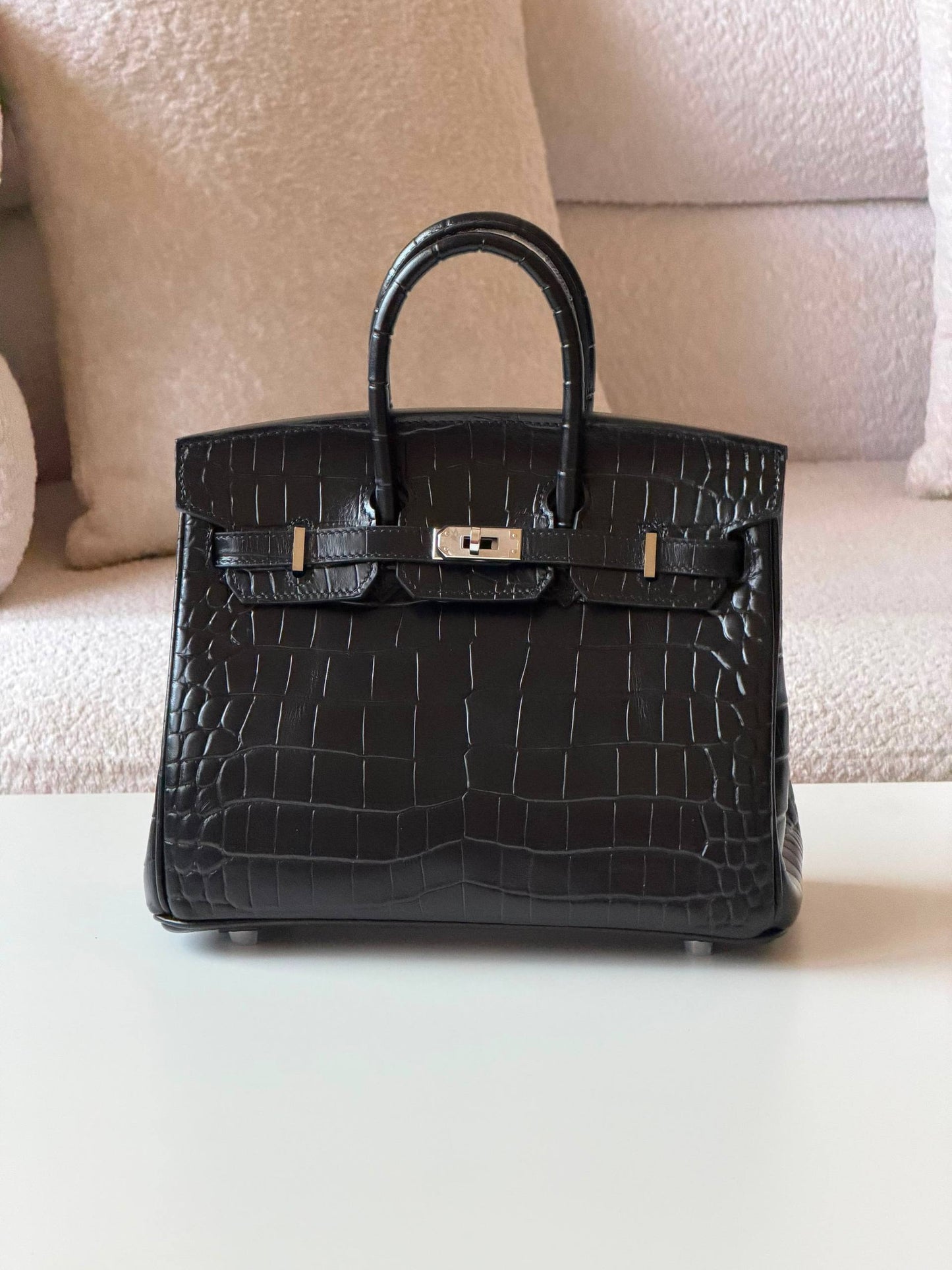 Hermes Birkin croc 25cm💥Master quality ✅with box📦
710 dhs✅

Zain52
♥️♥️♥️