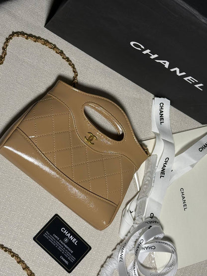 Chanel 

with box 
🎁🎁🎁

95 dhs💓

Zain175
♥️♥️♥️