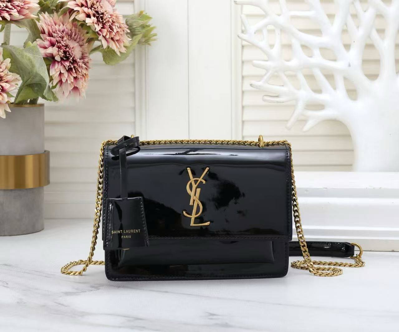 YSL
 NEW CAME GOOD QUALITY 

WITH BOX 
🎁🎁🎁

110 dhs🪙

SIZE: 22cm

Zain39
♥️♥️♥️
