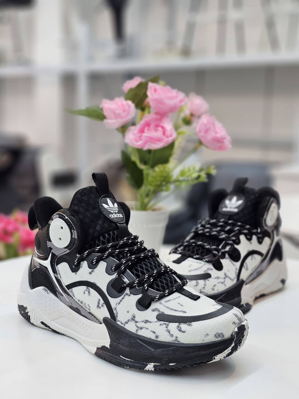 Adidas
Size 40to45      
90 dhs🪙🌨️

Zain163
♥️♥️♥️