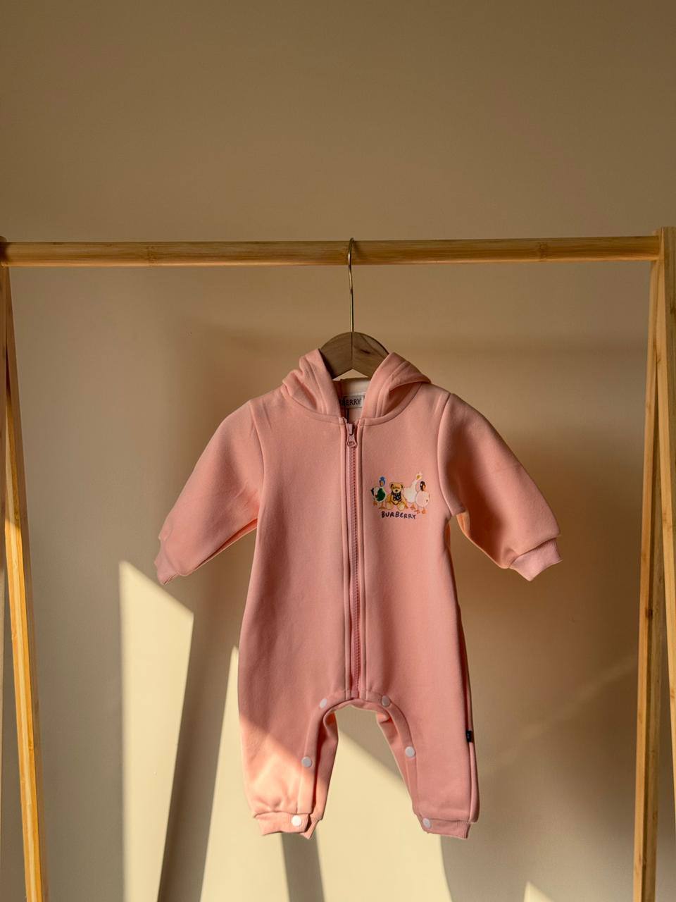 New collection{}
Burberry 🔥
Super master quality 😍
Size:3/.6months/1 years 
230 dhs🪙🖤

Zain261
♥️♥️♥️