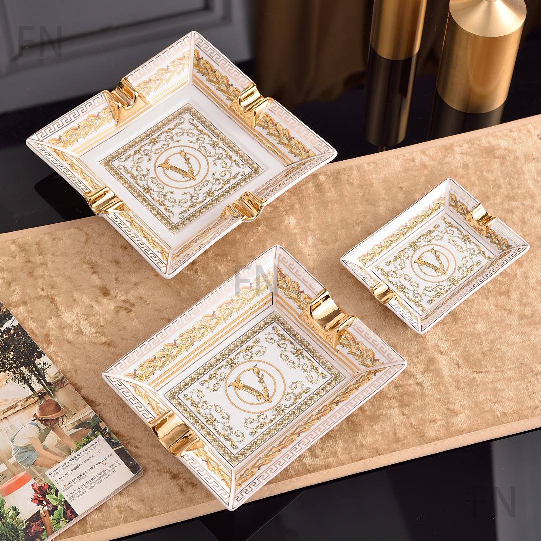 Small 65 dh 

Medium 100 dhs

Big 120 dhs 

Zain205
♥️♥️