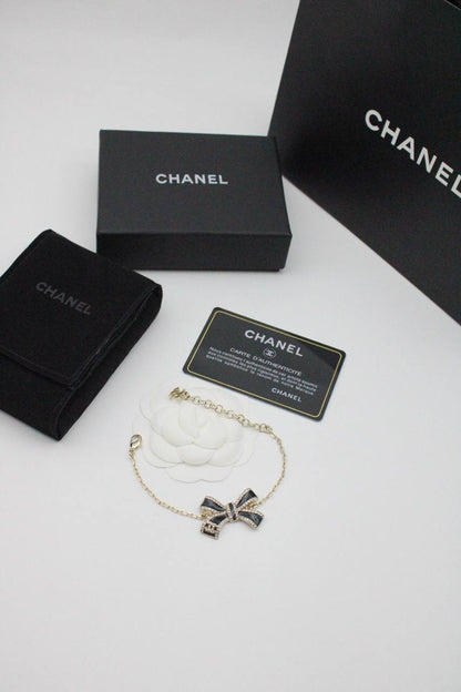 Accessories
65 dhs❤️

Zain122
♥️♥️♥️