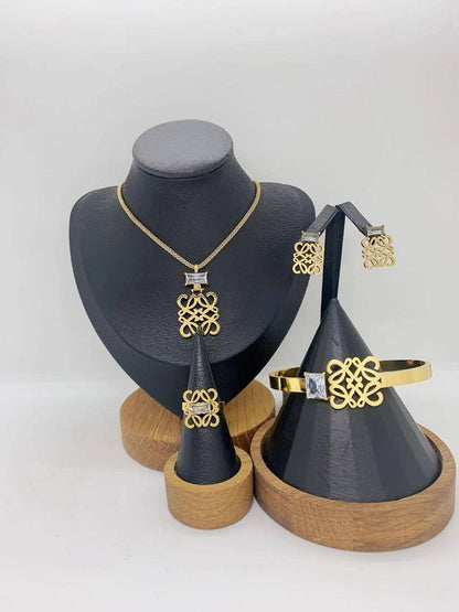 Stainless steel SET 💯*
Necklace ❤️‍🩹
Earring 🍁
Breslat ❣️
Ring 💍 free size
With normal boxes 📦 
And paper bag 🛍️
45 dhs🪙🌨️

Zain216
♥️♥️♥️