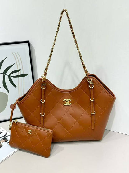 CHANEL 
SIZE  ………31CM🥰
100 dhs🇦🇪

Zain44
♥️♥️♥️