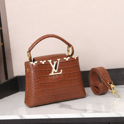 LV
Best quality with box’s 
120 dhs✅
size 20 Cm

Zain290
♥️♥️♥️