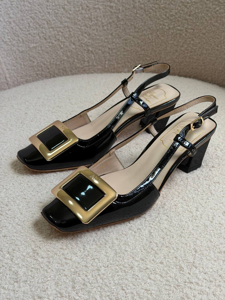 Roger Vivier
𝐑𝐎𝐆𝐄𝐑 𝐕𝐈𝐕𝐈𝐄𝐑
𝐕𝐈𝐏 𝐐𝐔𝐀𝐋𝐈𝐓𝐘
𝐒𝐈𝐙𝐄 {35 𝐭𝐨 42} 
470 dhs✅

Zain81
♥️♥️♥️