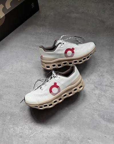 On Cloudmonster Void Year of the Horse 🐴 
NEW ARRIVALS 😇
36-45 AVAILABLE 🤩
220 dhs✅

Zain242
♥️♥️♥️