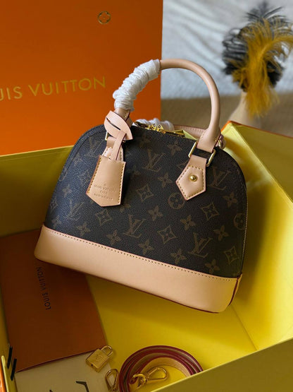 LV
25cm
350 dhs💓
Top quality 
With box🎁

Zain167
♥️♥️♥️