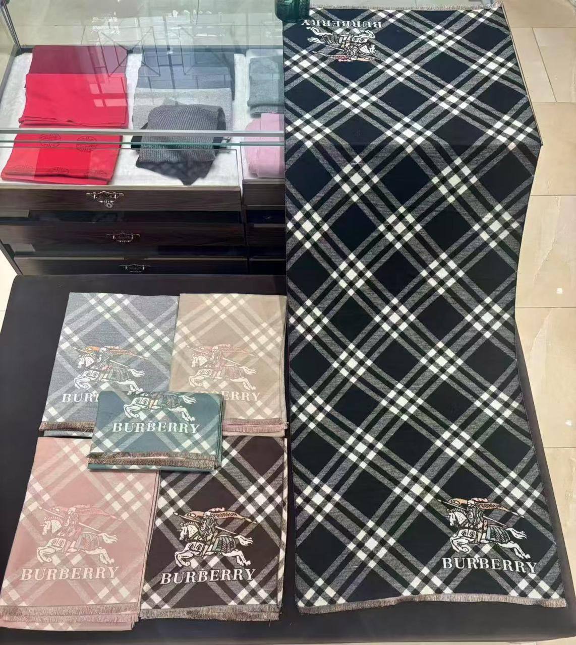 Scarf
45 dhs🪙🌨️

Zain90
♥️♥️♥️