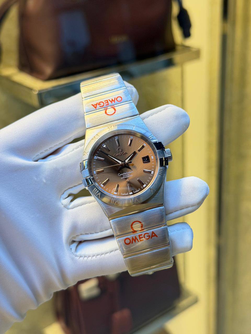 Omega Men’s Automatic  
260 dhs🌺
size：40mm

Zain85
♥️♥️♥️