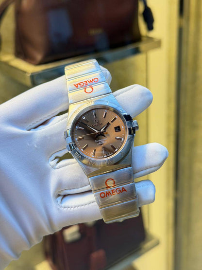 Omega Men’s Automatic  
260 dhs🌺
size：40mm

Zain85
♥️♥️♥️