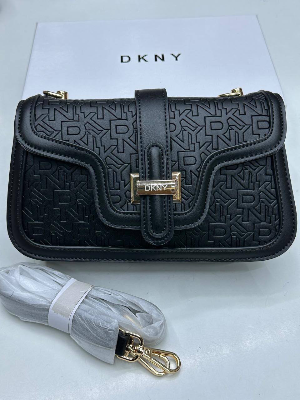 Dkny
Good quality 
Size 23cm
100 dhs✅
With box 📦

Zain70
♥️♥️♥️