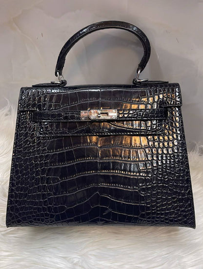 Hermes
25cm 
with box 
110 dhs🇦🇪🇦🇪
good quality

Zain136
♥️♥️♥️