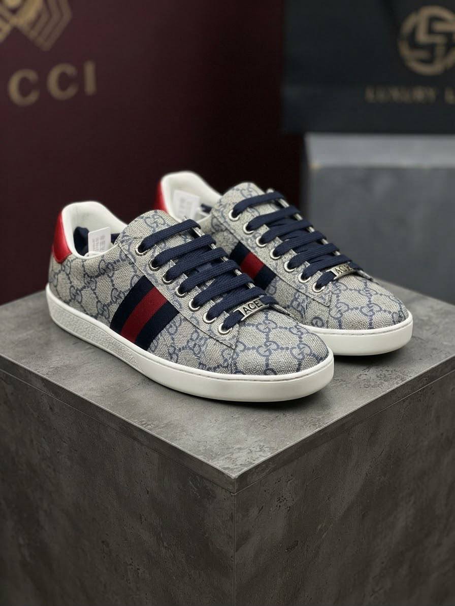Gucci

 Lady shoes 

Withbox & paper bag 

120 dhs🇦🇪🇦🇪

Zain40
♥️♥️♥️