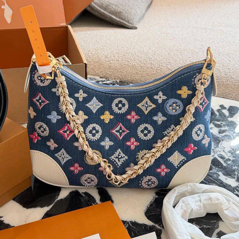 LV Denim Bag 
Master
Good Quality 

with Box
🎁🎁🎁

280 dhs✅

Zain131
♥️♥️♥️
