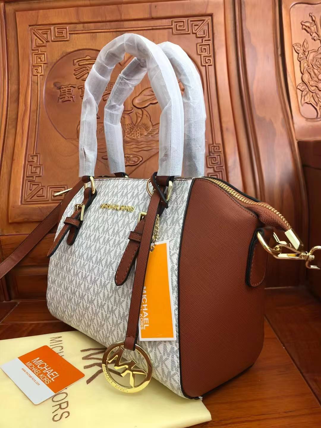 Mk

high quality 
27cm

95 dhs🇦🇪🇦🇪

Zain26
♥️♥️♥️