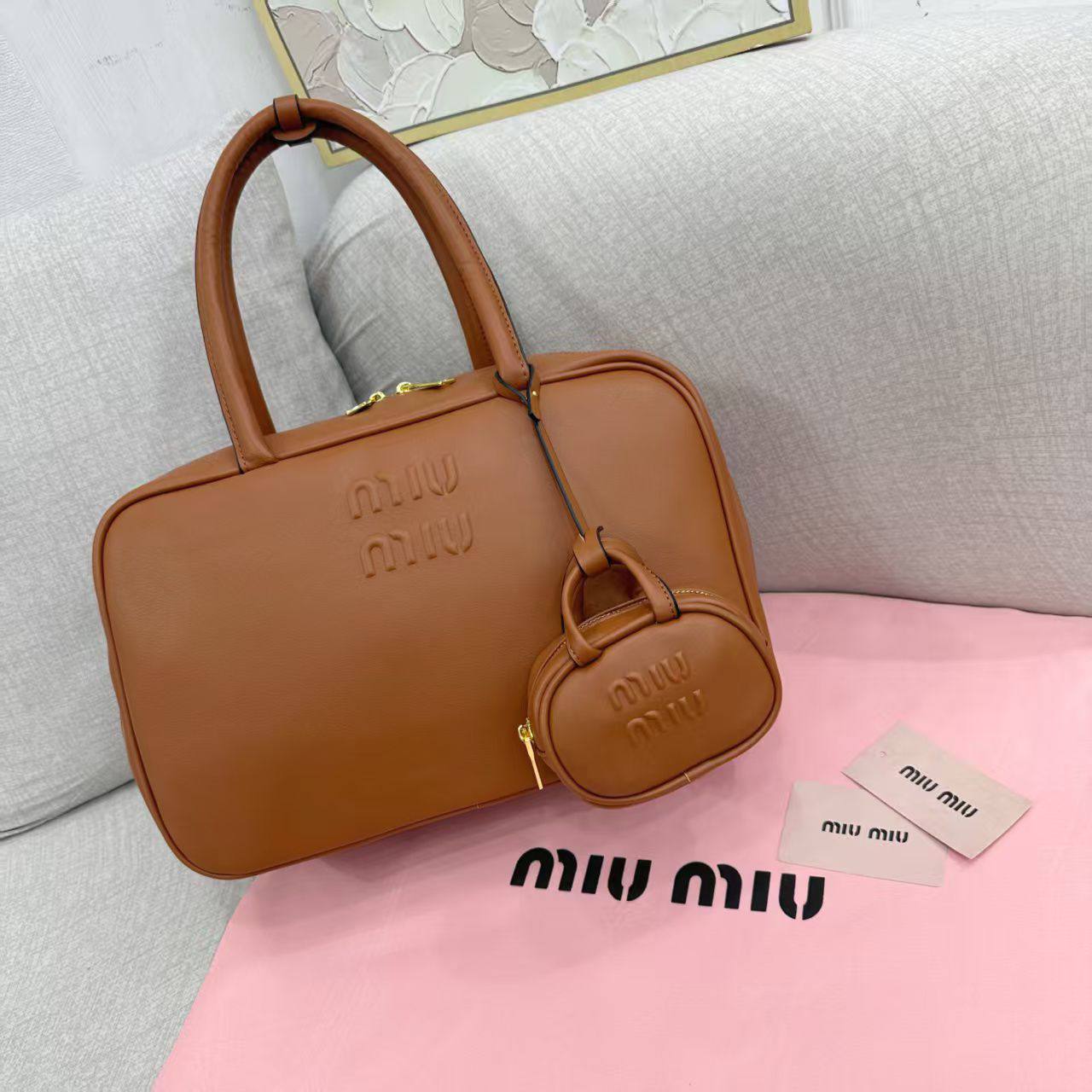 Miu Miu
105 dhs🪙🌨️

Zain177
♥️♥️♥️