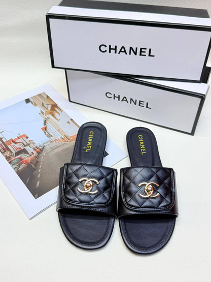 Chanel

Size 36to41
70 dhs❣️

Zain236
♥️♥️♥️