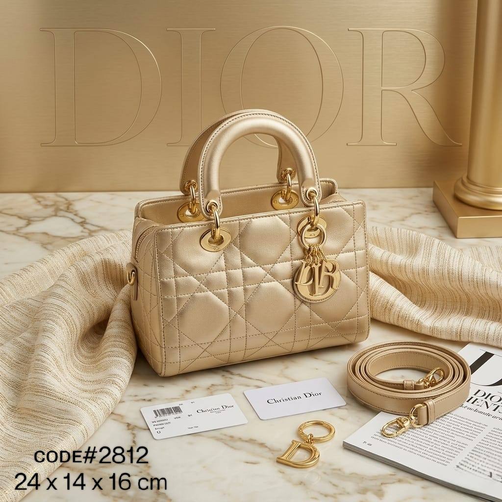 CHRISTIAN DIOR
ᴅ - ᴊᴏʏ ᴍɪᴄʀᴏ ʙᴀɢ
ǫᴜɪʟᴛᴇᴅ ʟᴀᴍʙsᴋɪɴ ʟᴇᴀᴛʜᴇʀ
ɢᴏʟᴅ ʜᴀʀᴅᴡᴀʀᴇ
ᴡɪᴛʜ ʟᴏɴɢ ʙᴇʟᴛ sᴛʀᴀᴘ
sɪᴢᴇ : 24 cm
ᴡɪᴛʜ BOX
🎁🎁🎁

120 dhs✅

Zain31
♥️♥️♥️