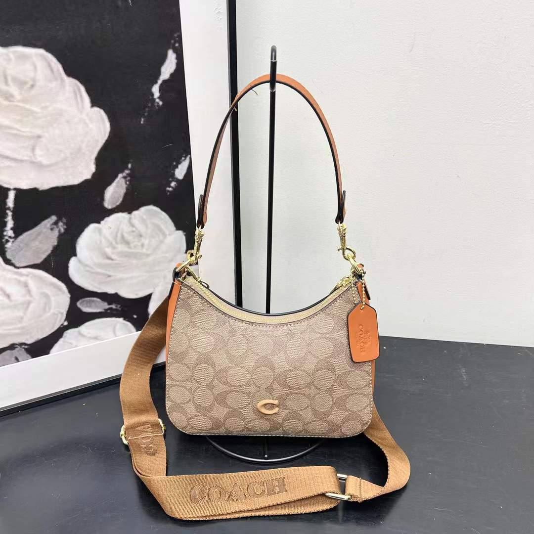 Coach 

65 dhs✅

Zain232
♥️♥️♥️