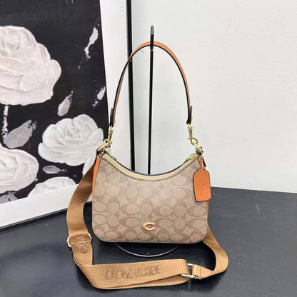 Coach 

65 dhs✅

Zain232
♥️♥️♥️