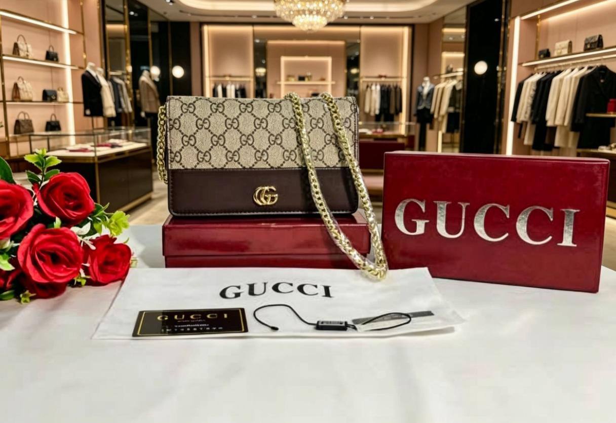 Gucci
100 dhs✅
with box
Size：19cm

Zain07
♥️♥️♥️