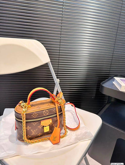 LV
95 dhs💓
High-quality 

with box
🎁🎁🎁

Zain35
♥️♥️♥️