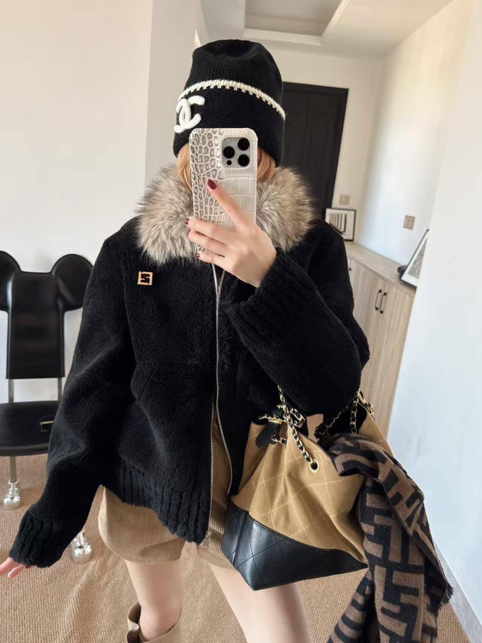 Fendi

Super Master quality

Sizes: S M L
750 dhs🇦🇪🇦🇪


Zain308
♥️♥️♥️