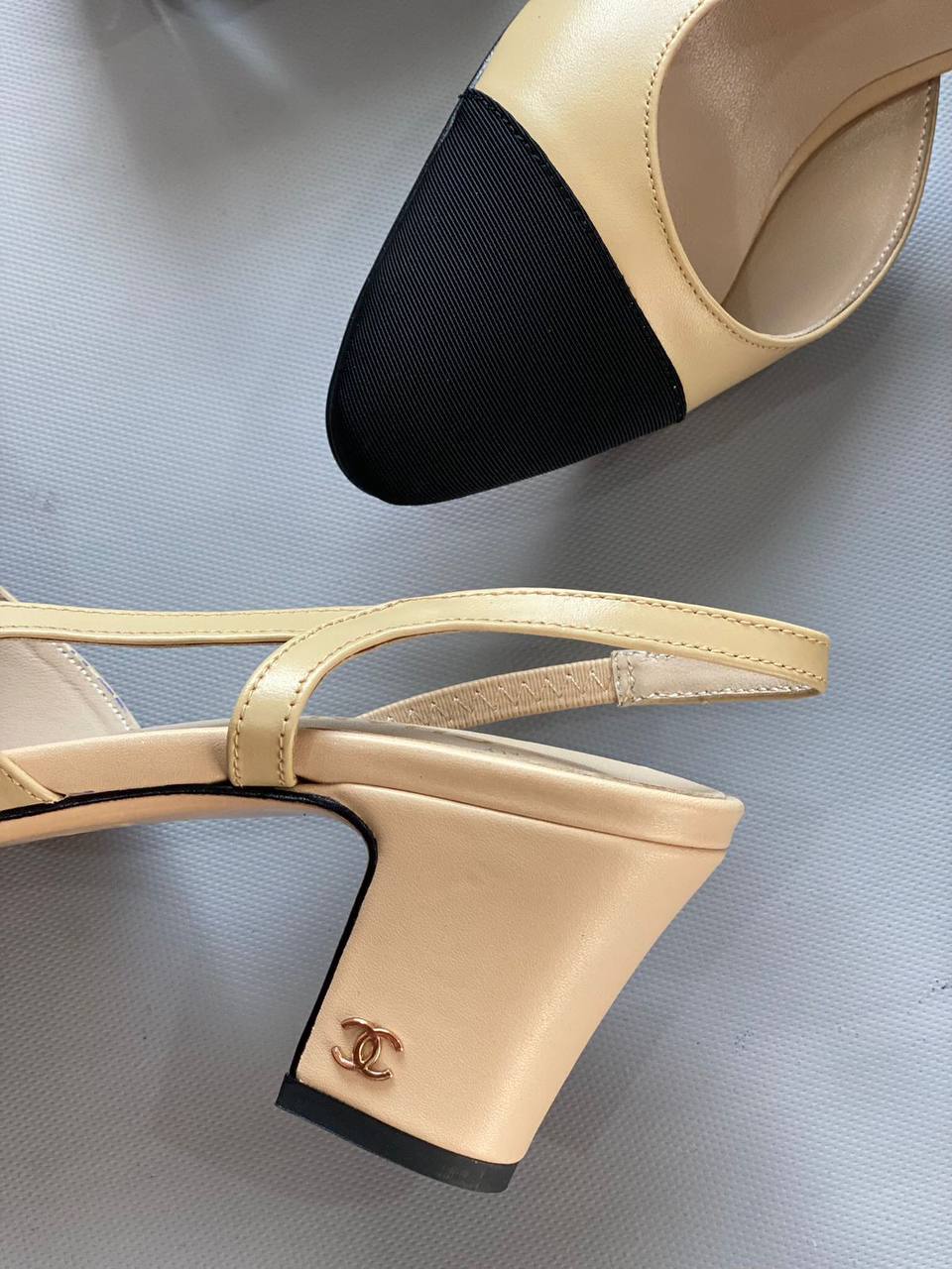 Chanel 
AAA master quality 
Size 36……41 
450 dhs💓

Zain180
♥️♥️♥️