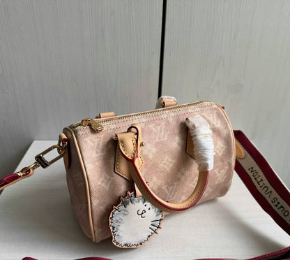 NEW✨LV✨
SUPER MASTER QUALITY🫶
WITH FULL PACKAGING🎁
SIZE::✨20CM✨
1150 dhs🪙💚

Zain254
♥️♥️♥️