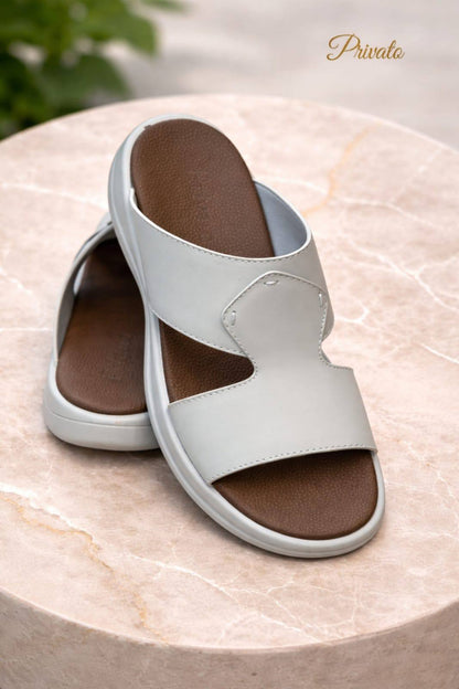 slippers for men good quality  with box and paper bag size available (40to46) 6to12) 
230 dhs❣️

Zain59
♥️♥️♥️