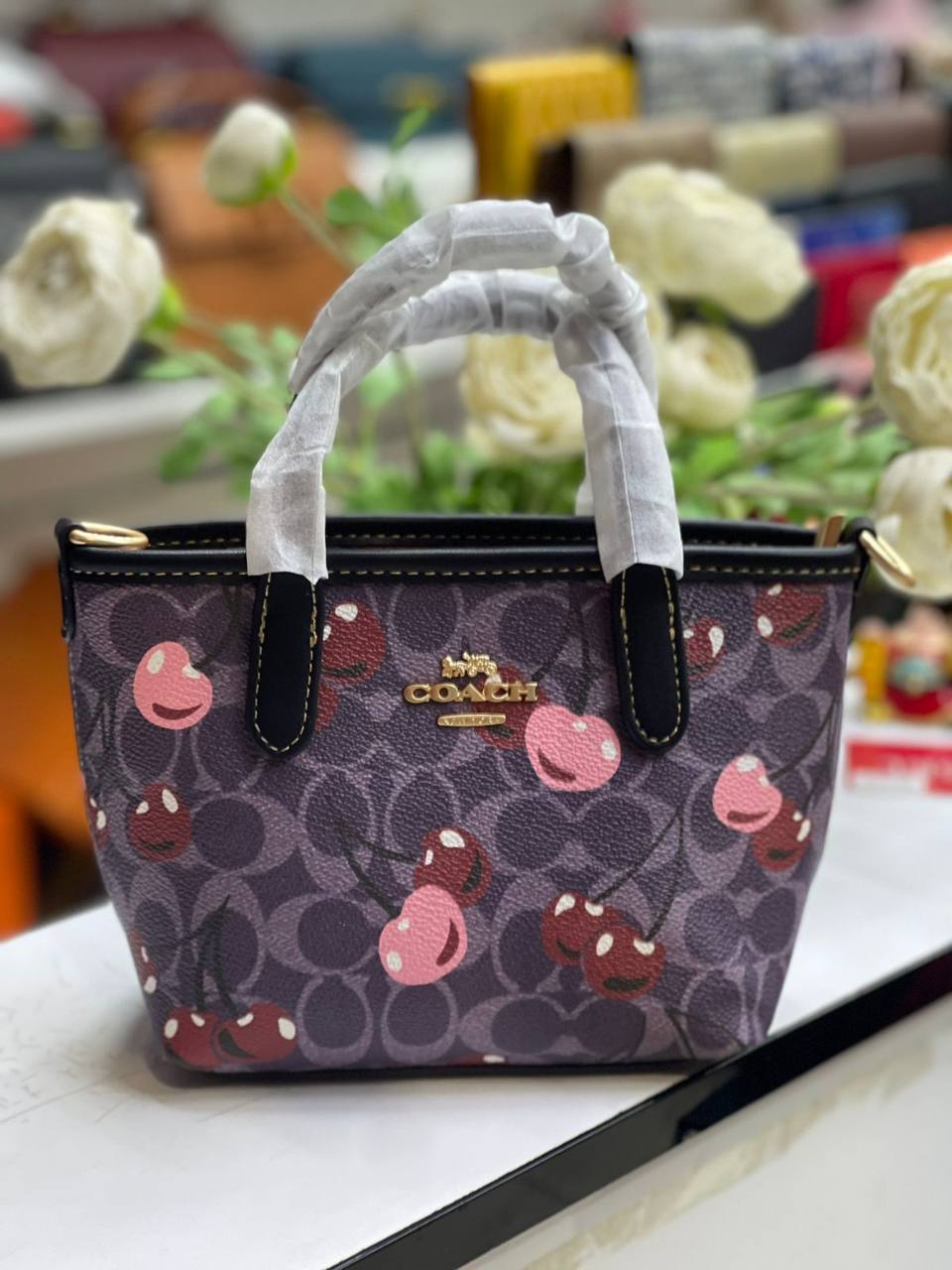 Coach
90 dhs🇦🇪🇦🇪
with box 🎁

Zain169
♥️♥️♥️