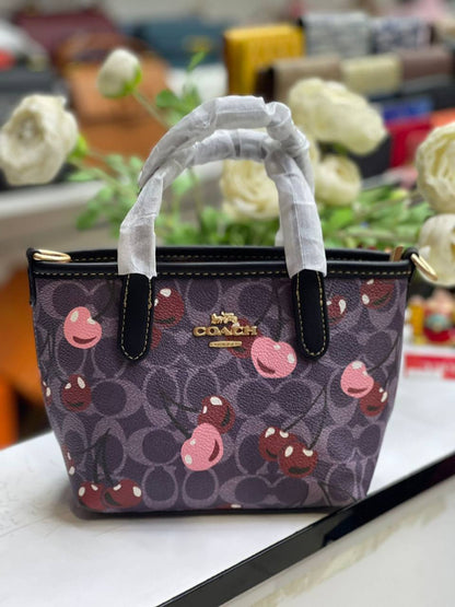 Coach
90 dhs🇦🇪🇦🇪
with box 🎁

Zain169
♥️♥️♥️