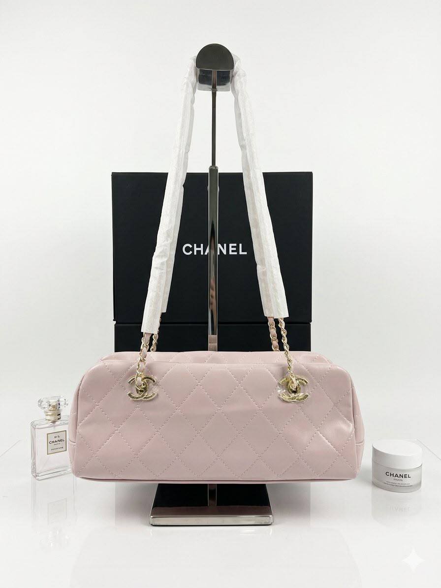 Chanel Bowling Bag,
ɢᴏʟᴅʜᴀʀᴅᴡᴀʀᴇ shoulder ʙᴀɢ
ᴡɪᴛʜout ʙᴏx
ʟᴇᴀᴛʜᴇʀ

sɪᴢᴇ:30ᴄᴍ
115 dhs🇦🇪🇦🇪

Zain56
♥️♥️♥️
