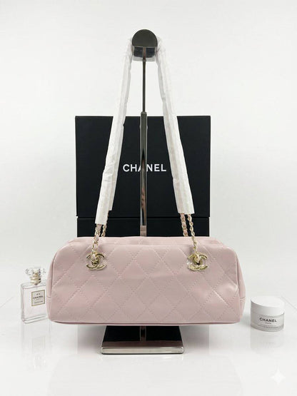 Chanel Bowling Bag,
ɢᴏʟᴅʜᴀʀᴅᴡᴀʀᴇ shoulder ʙᴀɢ
ᴡɪᴛʜout ʙᴏx
ʟᴇᴀᴛʜᴇʀ

sɪᴢᴇ:30ᴄᴍ
115 dhs🇦🇪🇦🇪

Zain56
♥️♥️♥️