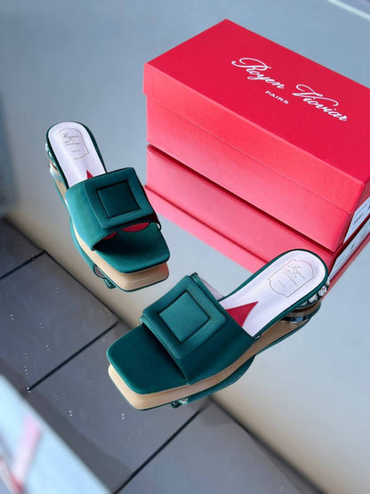 Roger vivier 
100 dhs🪙💕
Size 36-42

Zain55
♥️♥️♥️