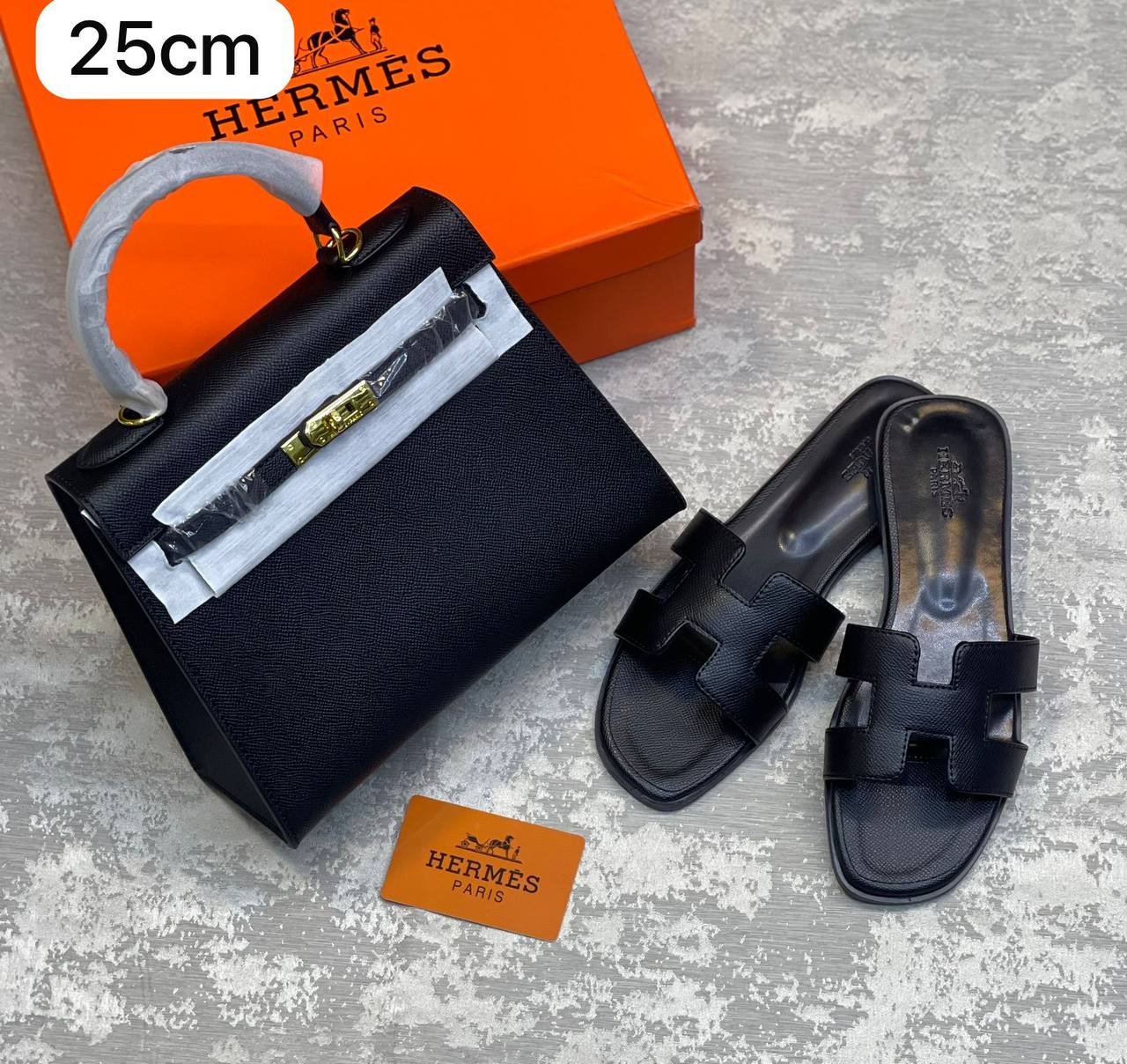 LV 
Best quality 

with box’s 
🎁🎁🎁

120 dhs✅
size 20 cm

Zain290
♥️♥️♥️