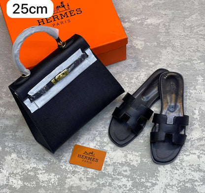 LV 
Best quality 

with box’s 
🎁🎁🎁

120 dhs✅
size 20 cm

Zain290
♥️♥️♥️