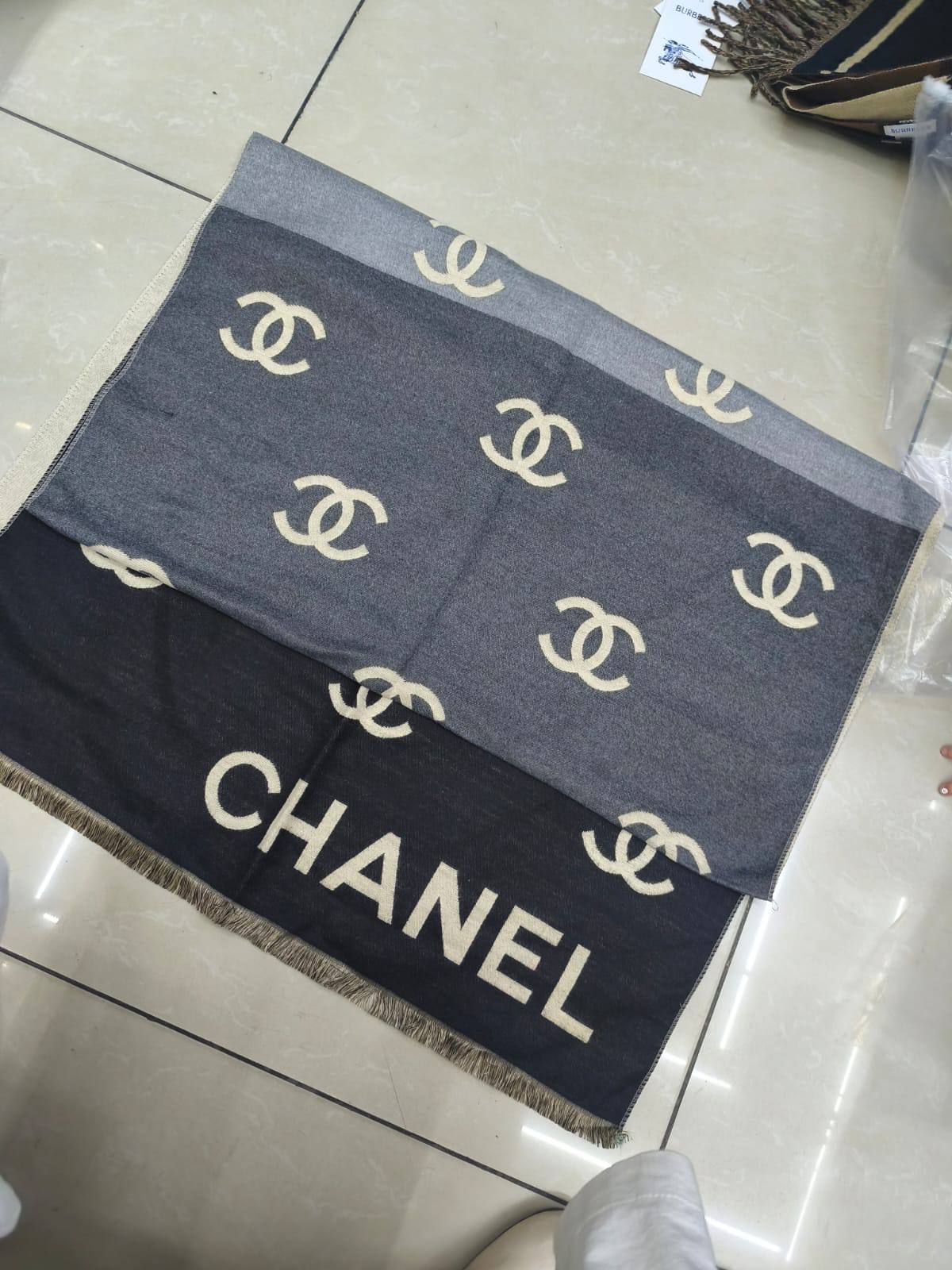 Scarfs

110 dhs🇦🇪🇦🇪
High quality 

Zain04
♥️♥️♥️