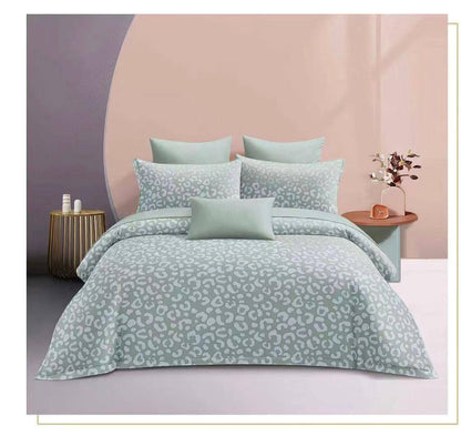 New collection 🌹🌹🌹
Give you best life 💥💥💥
Comfort set 
King size comfort 6pcs set 
1 comfort 
1 bedsheets 
4 pillowcases 
6pcs set
120 dhs🪙💕

Zain99
♥️♥️♥️