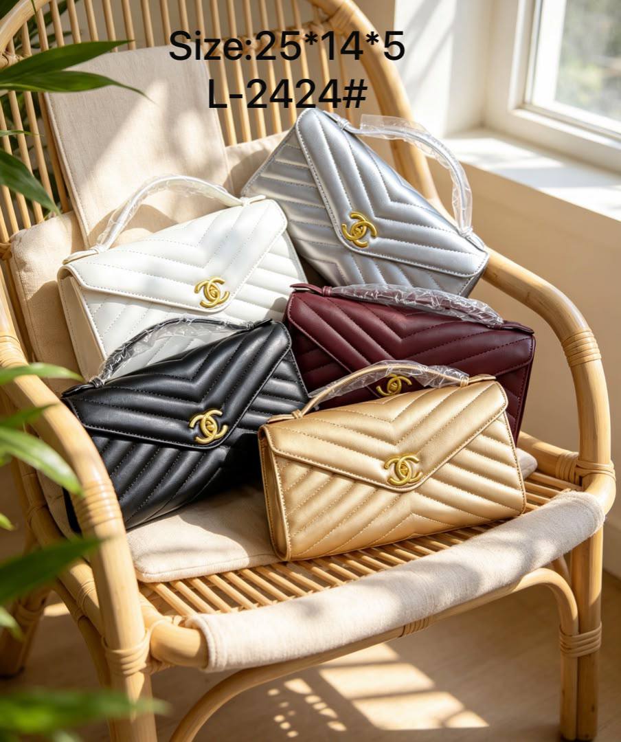 Chanel
100 dhs✅
with box

Zain07
♥️♥️♥️