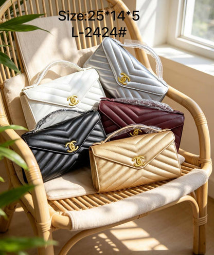 Chanel
100 dhs✅
with box

Zain07
♥️♥️♥️