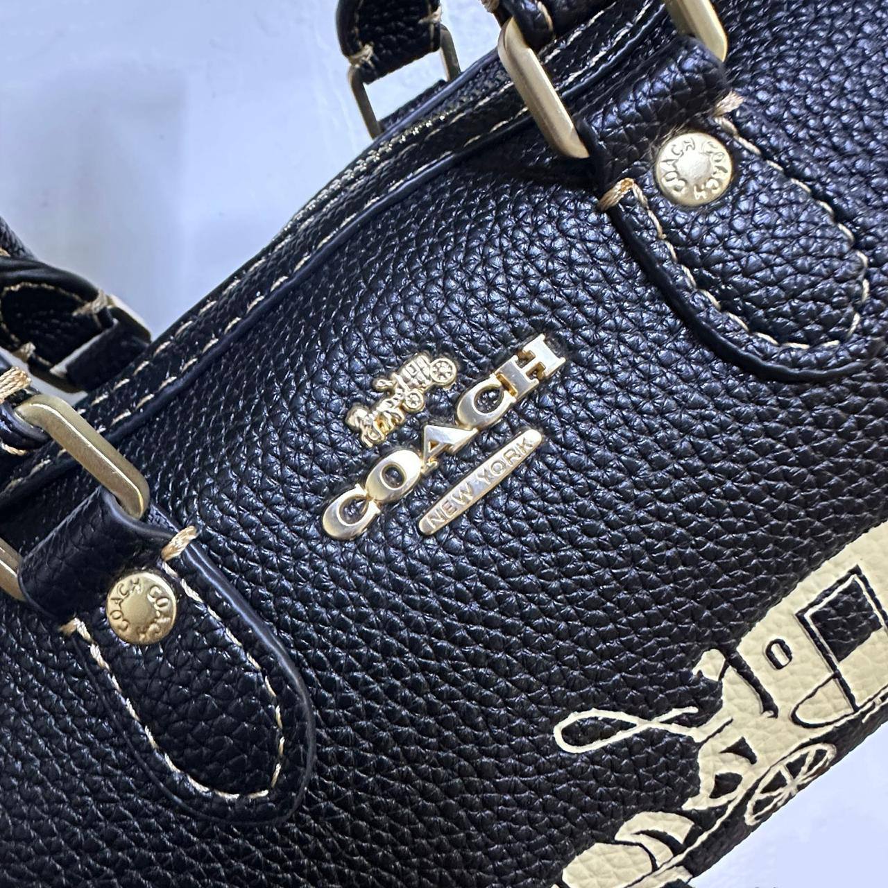 COACH 
COPY ONE 
WITH BOX 
120 dhs💓
20 c m

Zain17
♥️♥️♥️