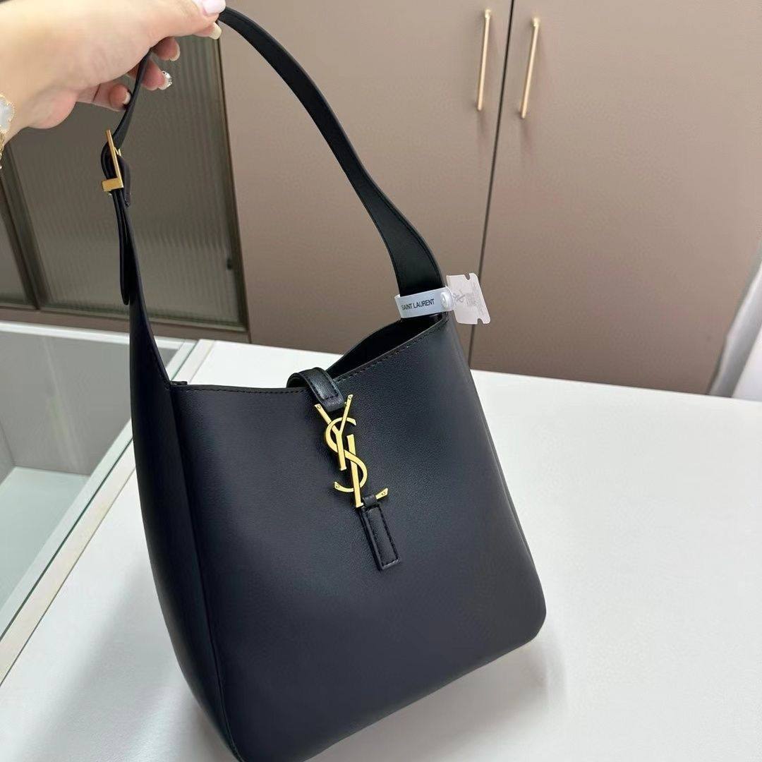 YSL 
GOOD QUALITY  
80 dhs✅

Zain39
♥️♥️♥️