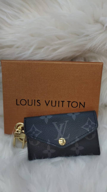 LV key holders & bags charm accessories
All sizes price 
55 dhs✅

Zain88
♥️♥️♥️