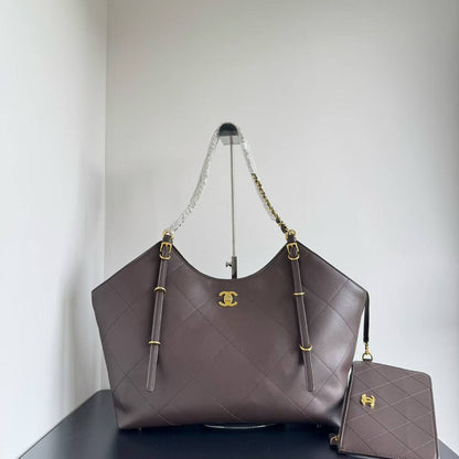 CHANEL 
GOOD QUALITY 
110 dhs🇦🇪🇦🇪

Zain295
♥️♥️♥️