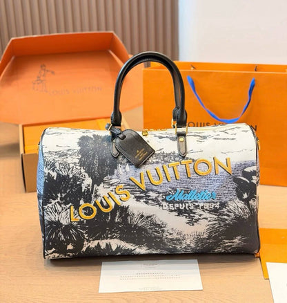 LOUIS VUITTON 

TRAVLLING  BAG


NEW DESIGN 

MASTER QUALITY 

250 DHS……(with leather)

Zain295
♥️♥️♥️