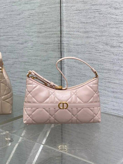 Dior
90 dhs✅ 

with box
🎁🎁🎁

Zain72
♥️♥️♥️